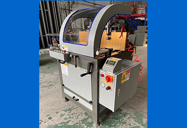 幫助客戶解決設(shè)備低效能問題，毫不猶豫購買日意嘉自動鋸切角度鋸！