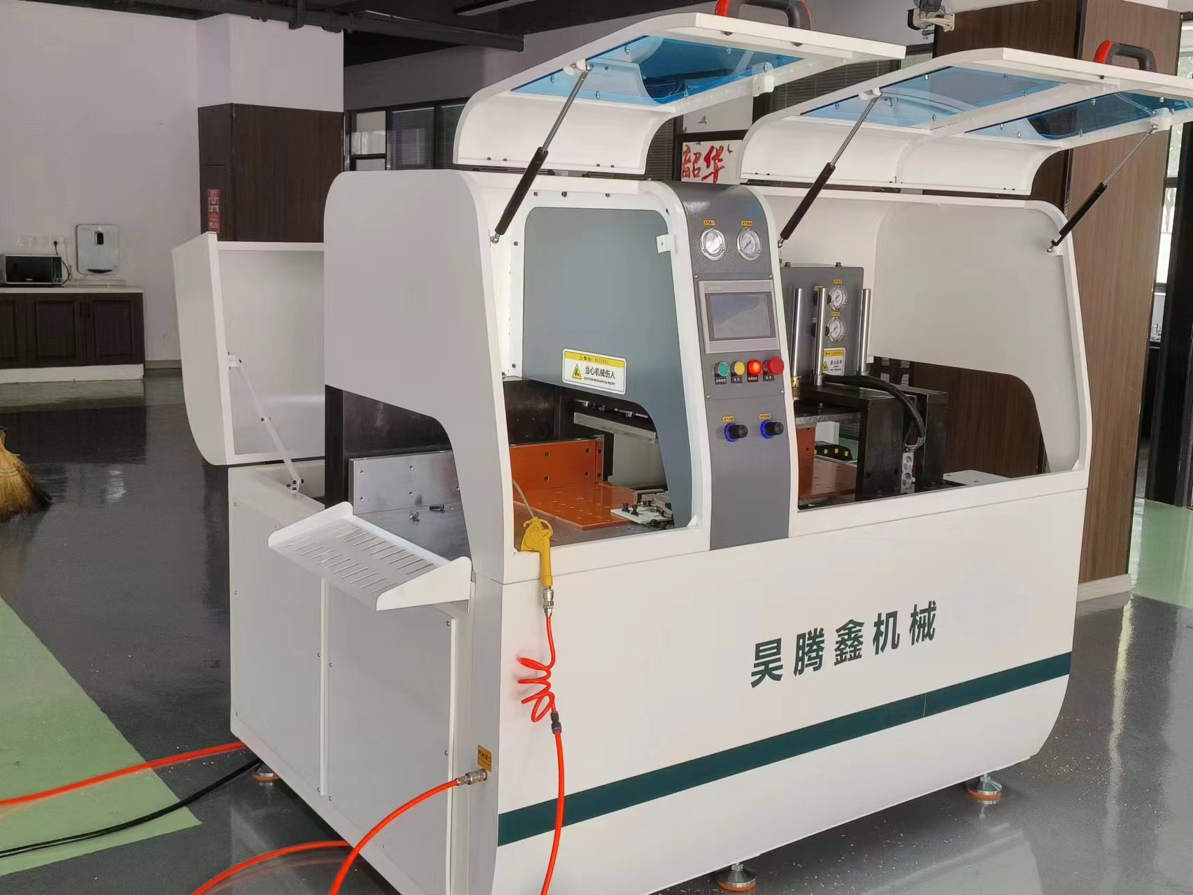 數(shù)控鋁材切割機