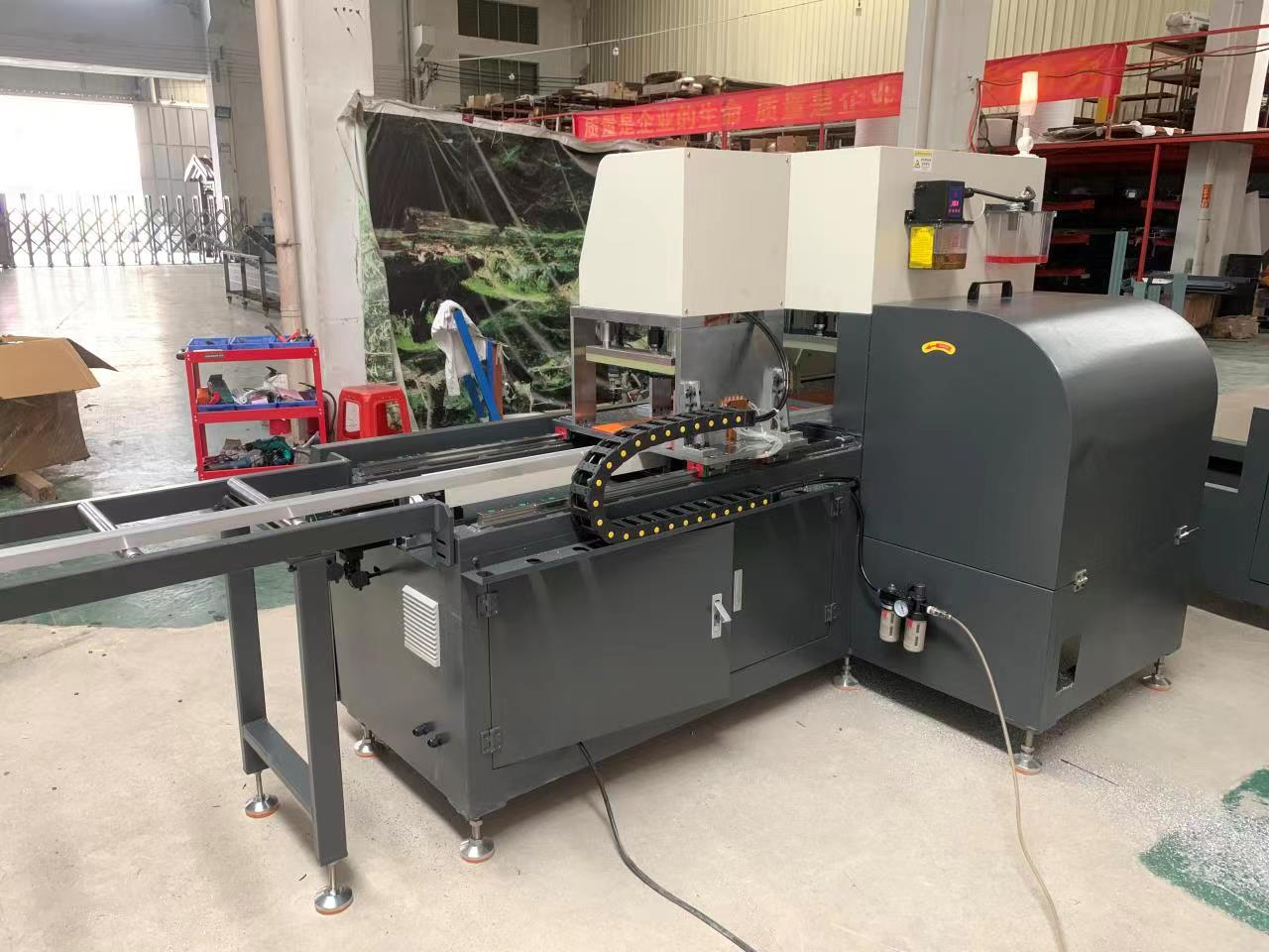 數(shù)控切鋁機 數(shù)控切鋁機