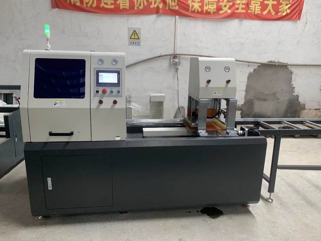 全自動鋸鋁機