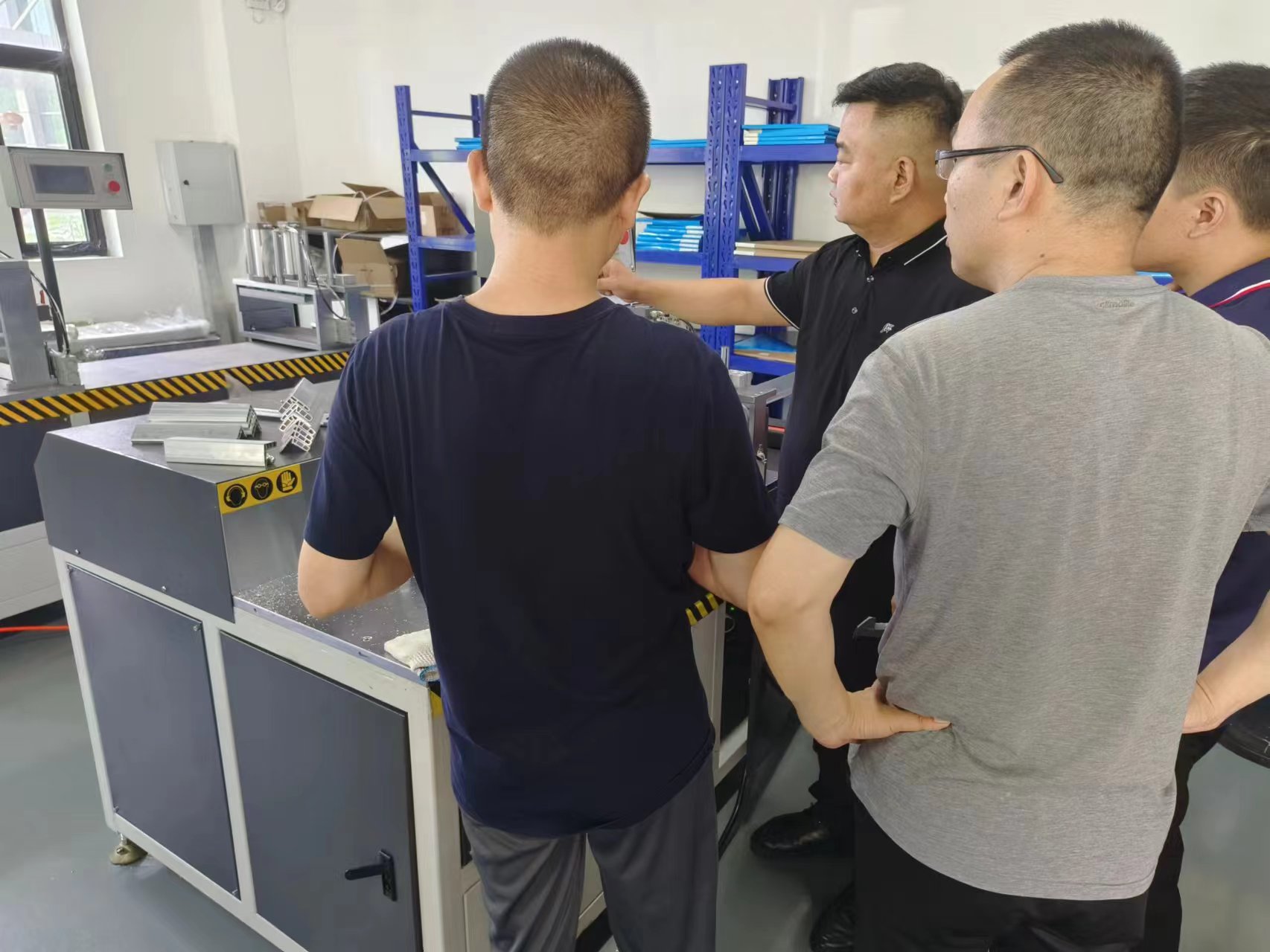 精密鋁材切割機 精密鋁材切割機