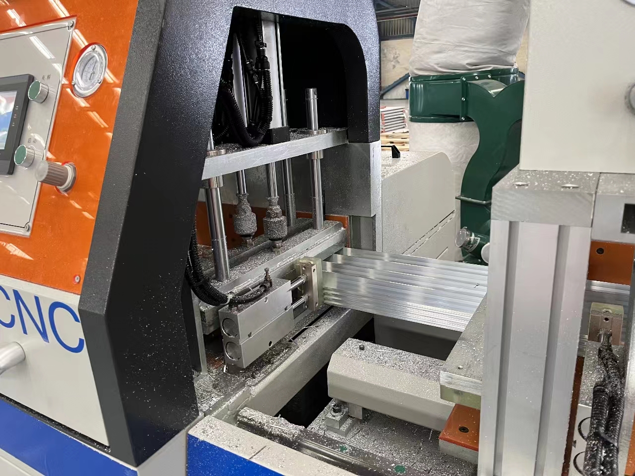 鋁門窗角碼切割機