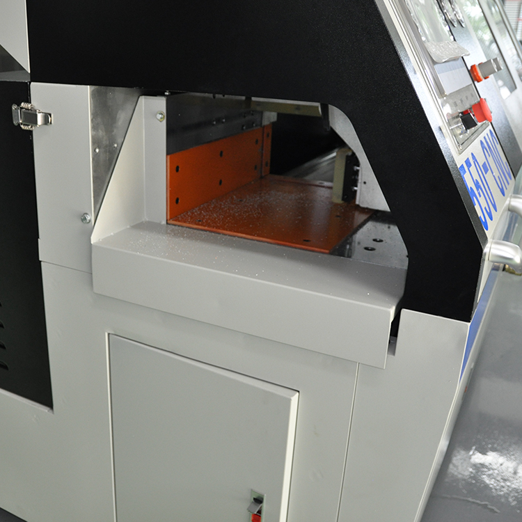 550無尾料分離式全自動切鋁機細節(jié)圖9 550無尾料分離式全自動切鋁機細節(jié)圖9