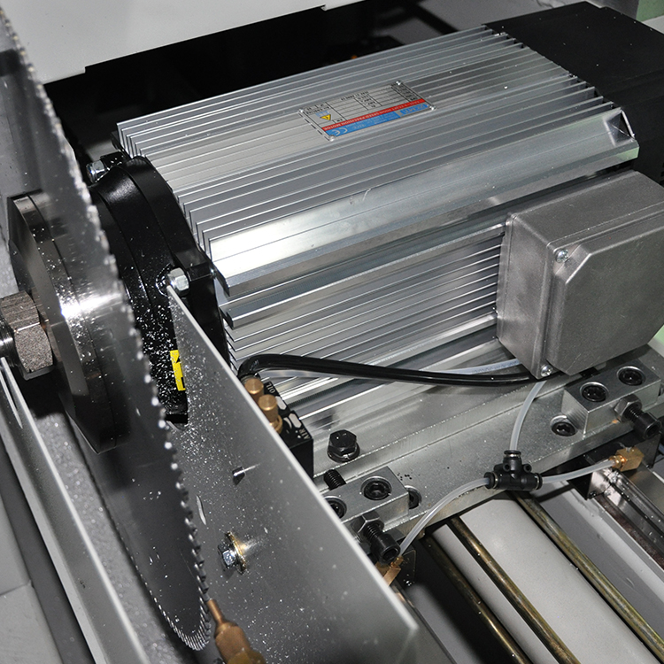 550無尾料分離式全自動切鋁機(jī)細(xì)節(jié)圖5 550無尾料分離式全自動切鋁機(jī)細(xì)節(jié)圖5